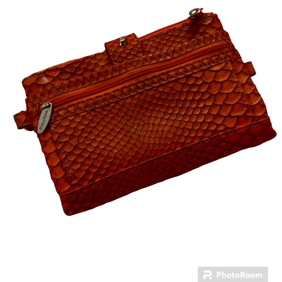 Pouchee Kash n' Karee wallet/phone holder - Picture 2 of 3